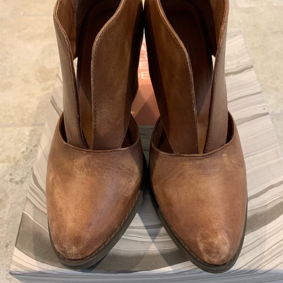 NIB Jeffrey Campbell Deep V Bootie - Size 6 - Picture 3 of 8